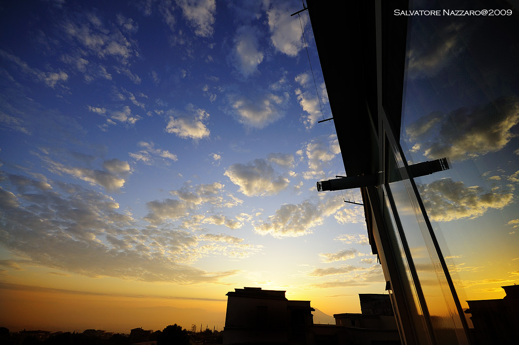 Alba dalla finestra di casa