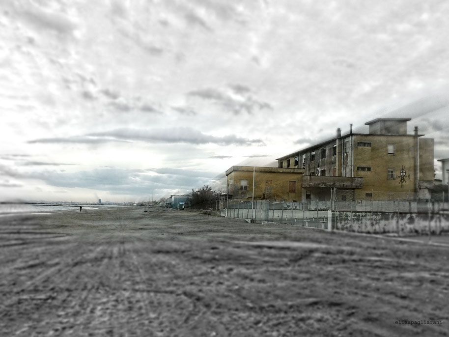 in fondo alla spiaggia