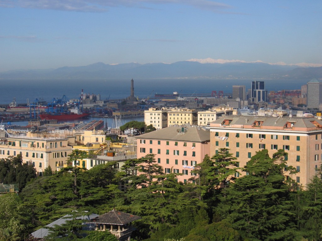 Genova - Alpi Liguri innevate sullo sfondo