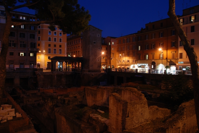 Largo Argentina (Roma) al crepuscolo
