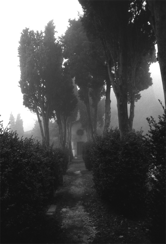 Ingresso ad un cimitero di montagna