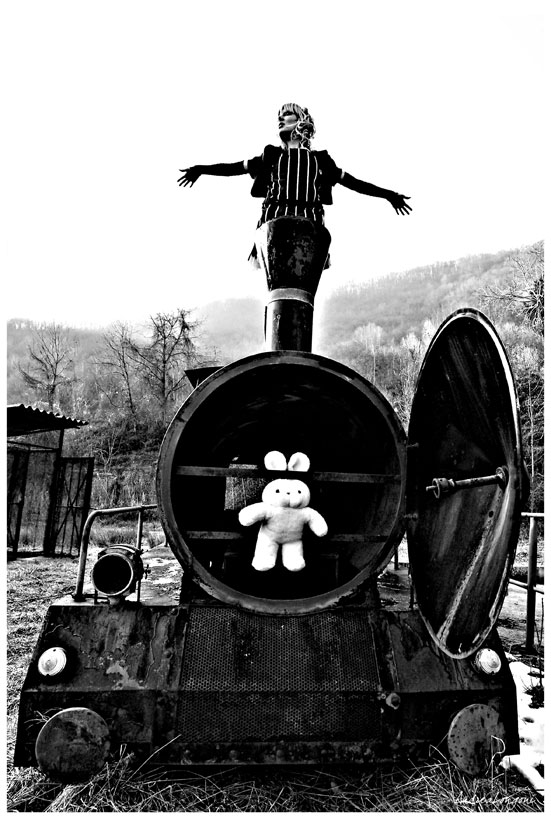 Alice in darkland II