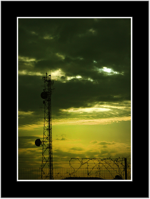 telefonia mobile e filo spinato