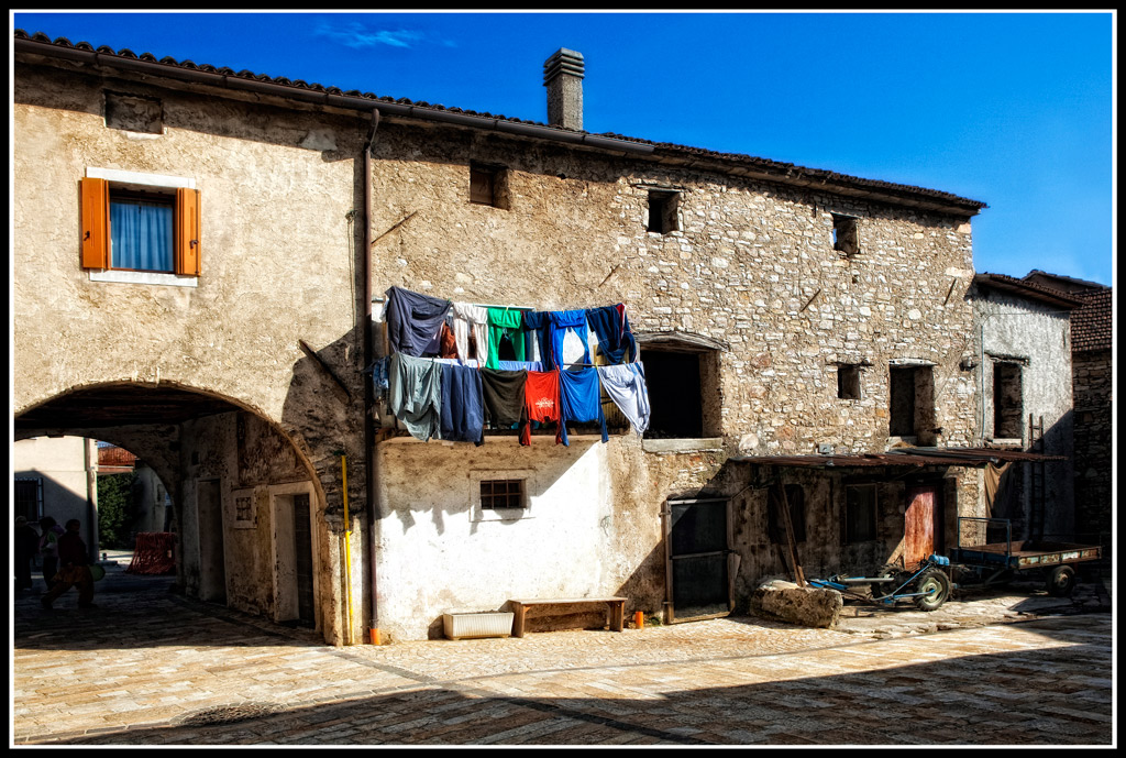 Una corte quasi intatta