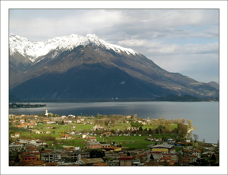 Sembra un paesaggio norvegese...ma � il lago di Como