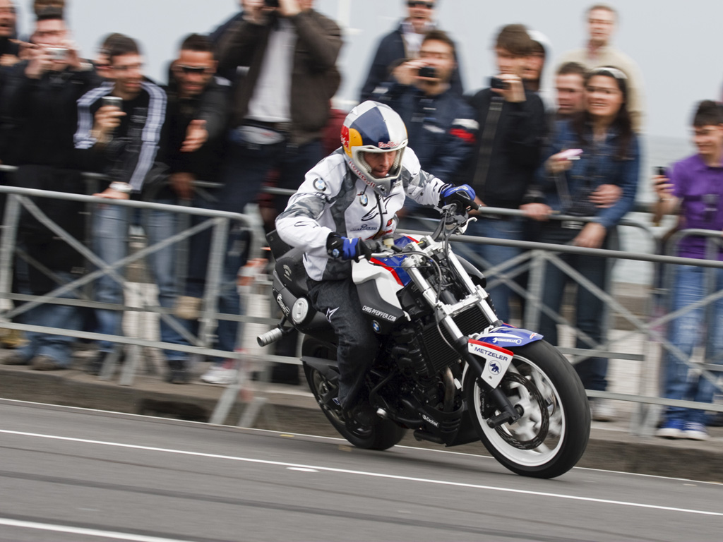 RedBull F1 Running Showcar - Chris Pfeiffer