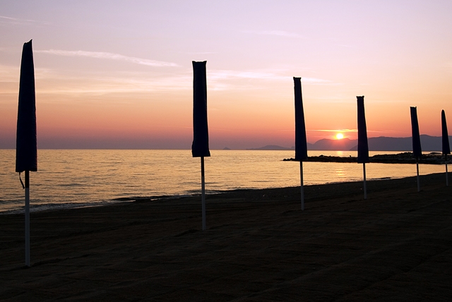 Ombrelloni al tramonto