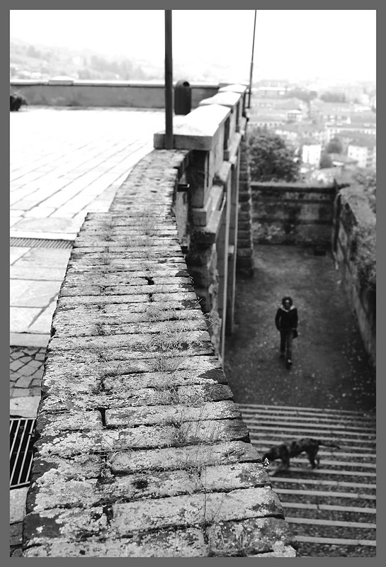B&W nel centro storico di Pinerolo