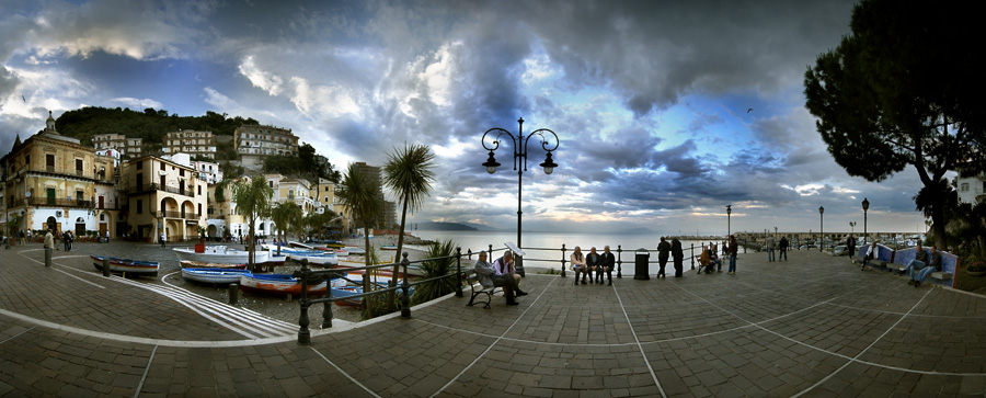 Al borgo, al tramonto.