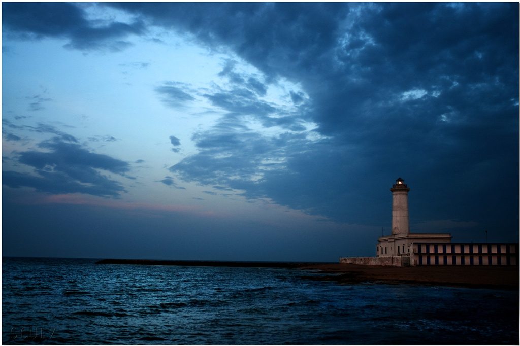 Faro al crepuscolo