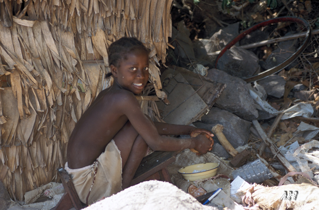 Madagascar - Ragazzina a Nosy Be