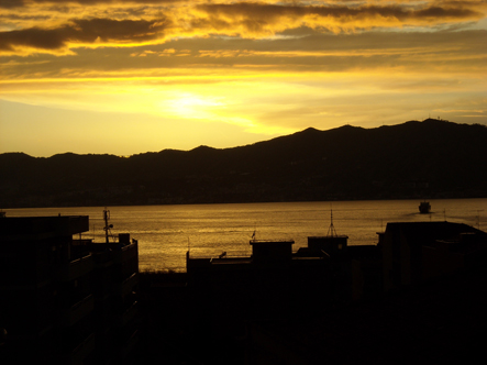 tramonto sullo stretto di messina