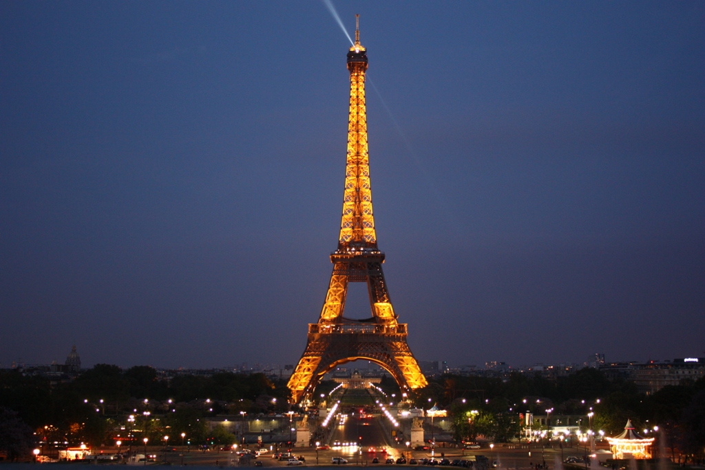 Torre Eiffel al crepuscolo