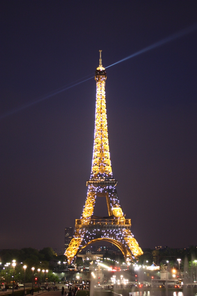 Torre Eiffel sbrilluccicante