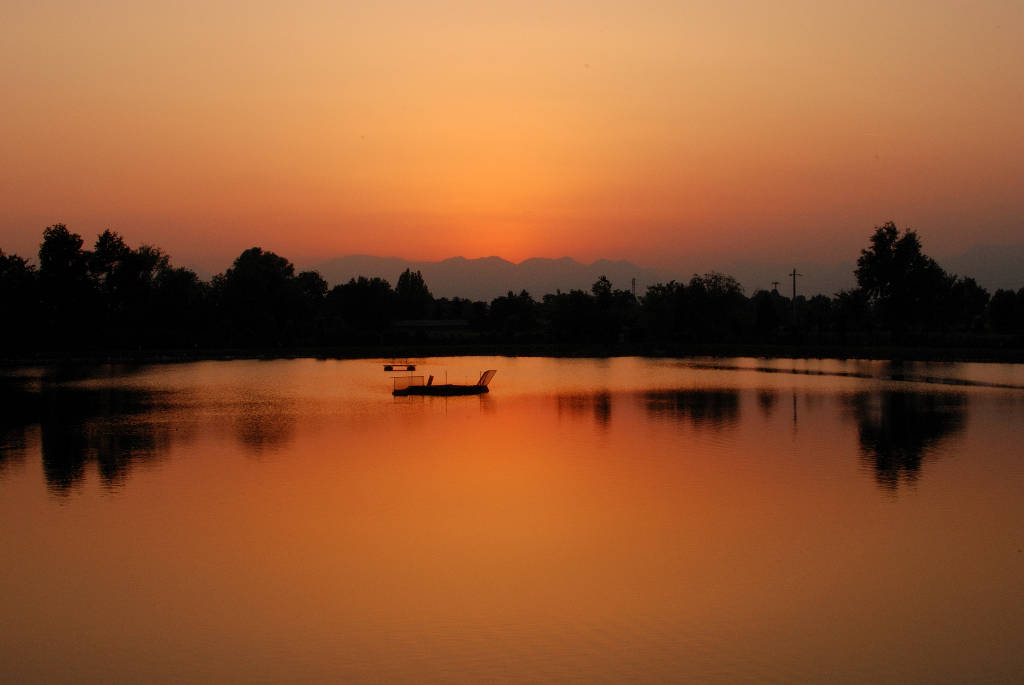 Lago al tramonto