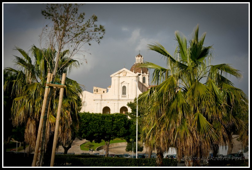 Chiesa di bonaria fra le nubi