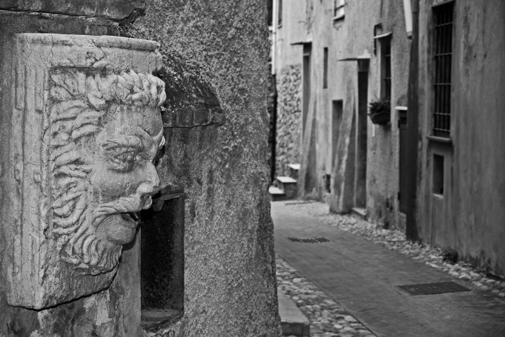 Fontana nel borgo di Toirano