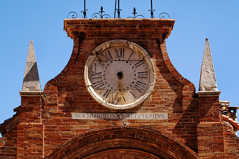 volat irrebarabile tempus