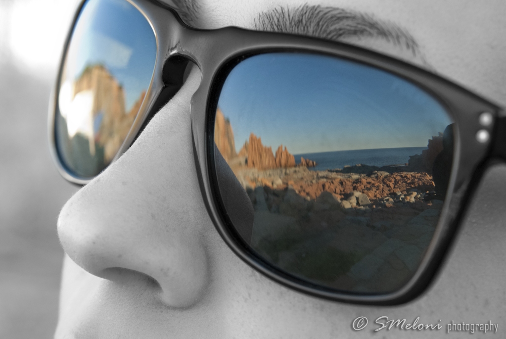 Riflessi di rocce rosse