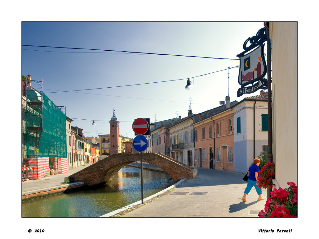 SVOLTA A DESTRA OBBLIGATORIA