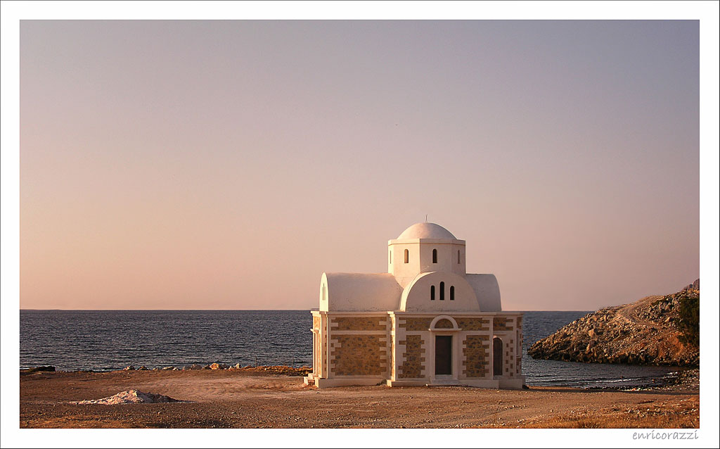 Chiesetta al tramonto