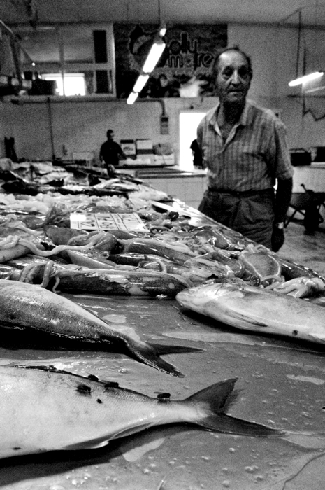 lu pisce te la capu 'nfitisce...