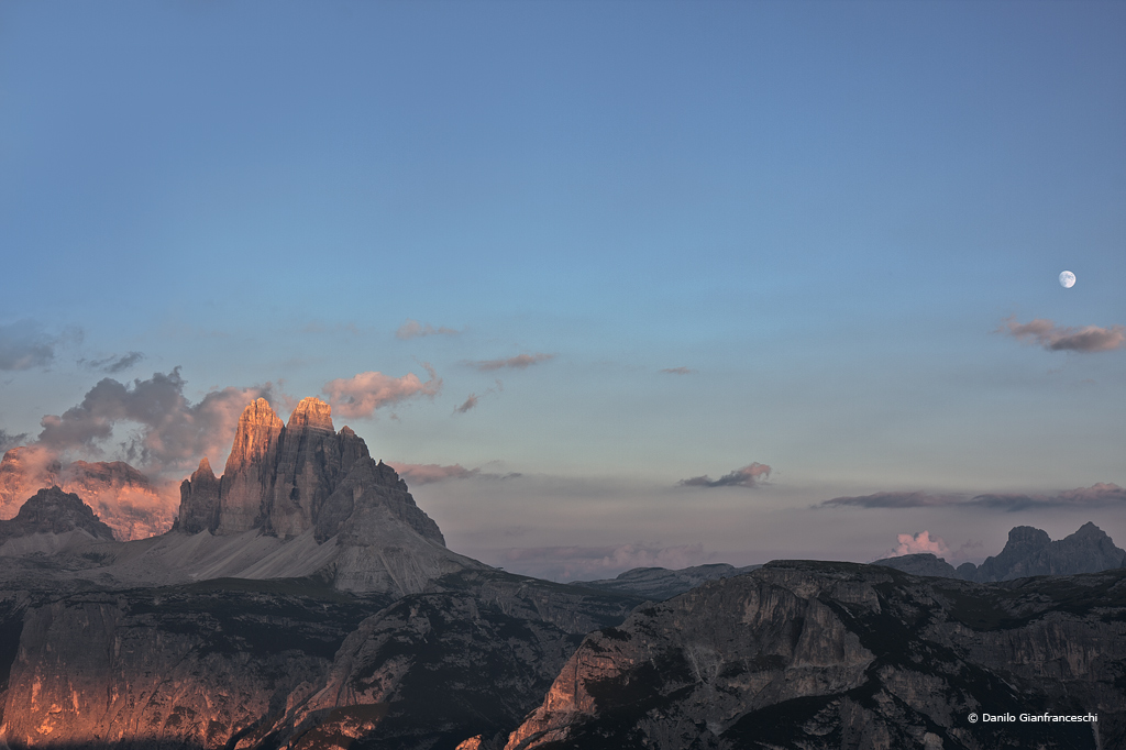 Three-sisters-and-Moon