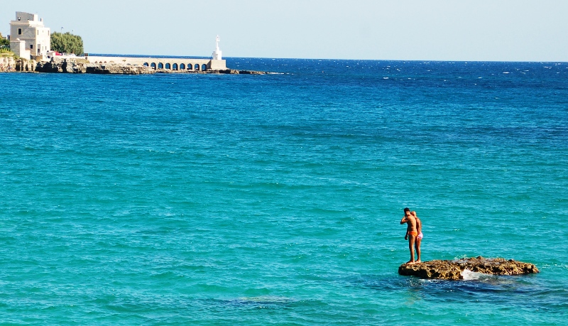 un tuffo dove l'acqua � pi� blu...