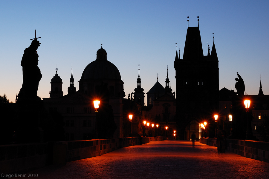 Praga, aurora dal ponte Carlo
