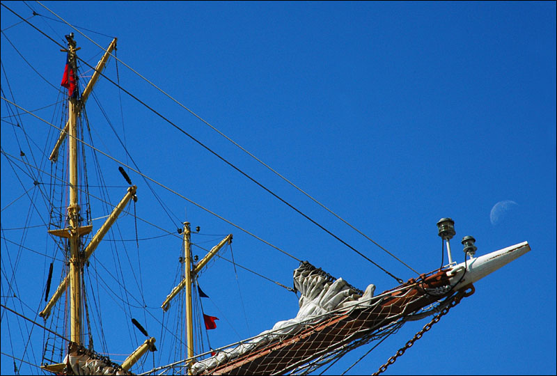 con la luna come unica compagna