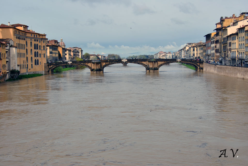 l'arno di firenze da ponte vecchio