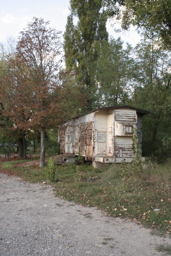 Vecchio vagone al laghetto di Borgo Nuovo (BO) 5