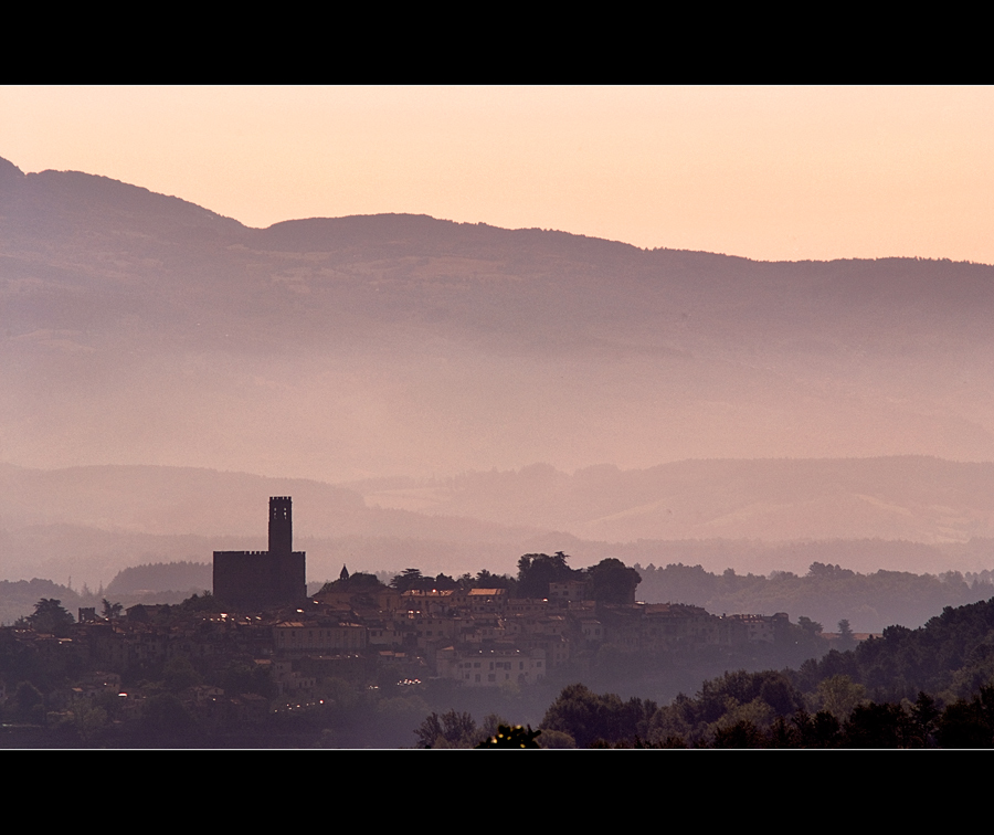 Semplicemente il castello verso il crepuscolo