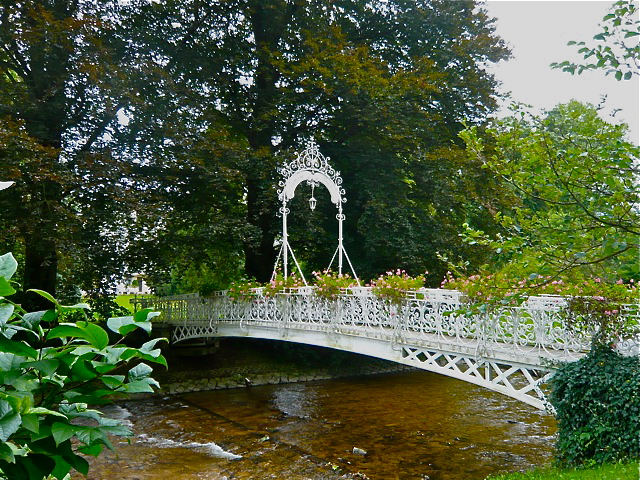 ...c'era un ponte nel bosco...