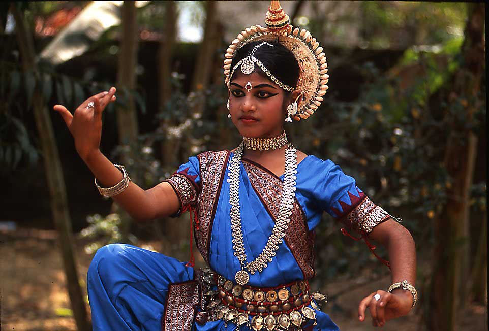 giovane danzatrice indiana