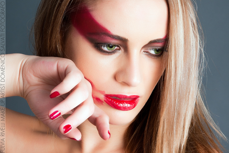 Hold me Kiss me Kill me