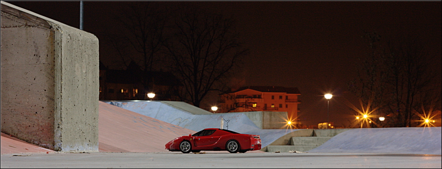 Paesaggio urbano con Ferrari