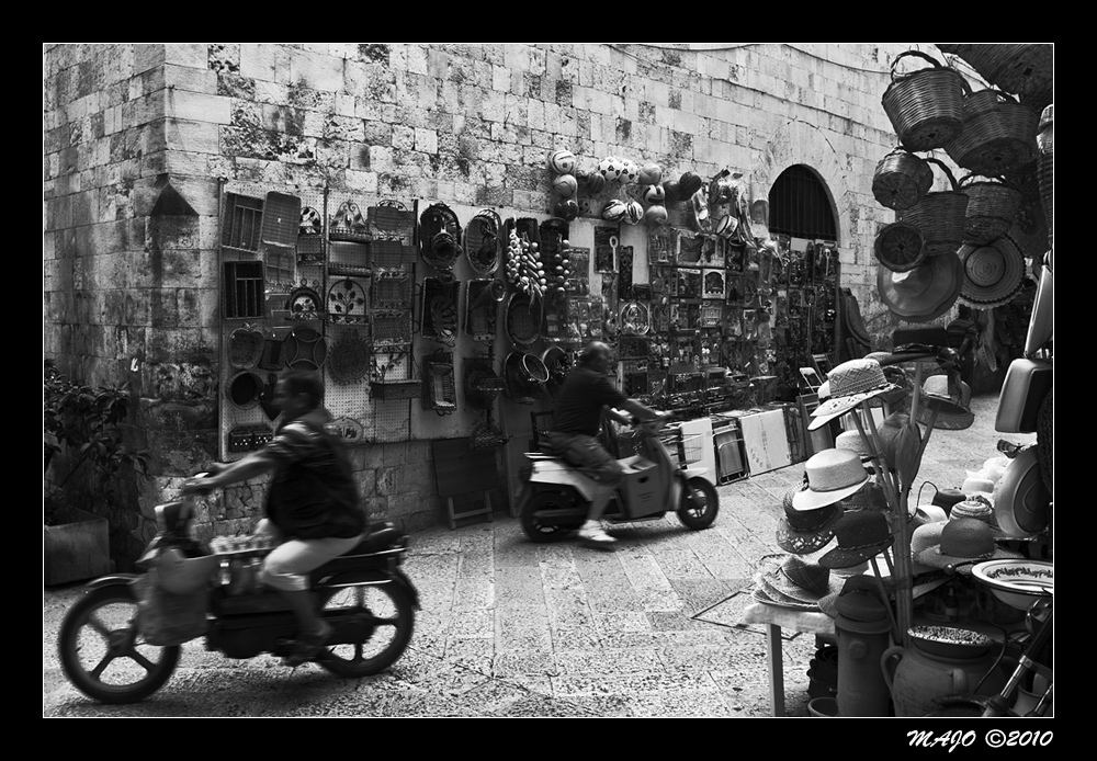 BARI: Motorini & Cappelli
