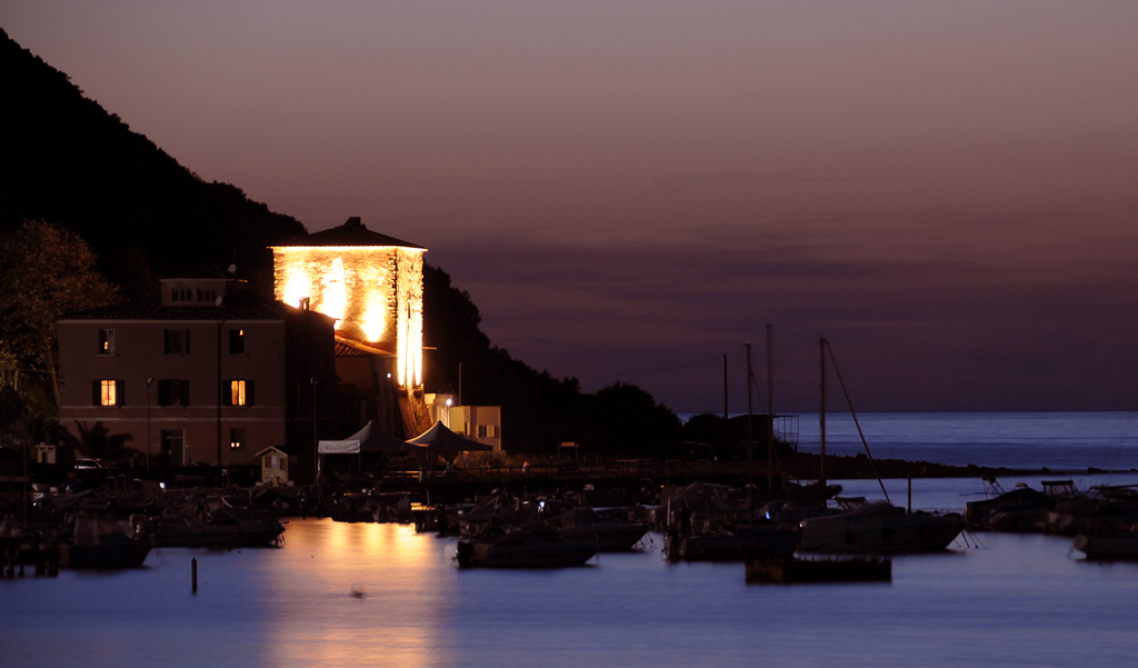 Il porto di Baratti al tramonto