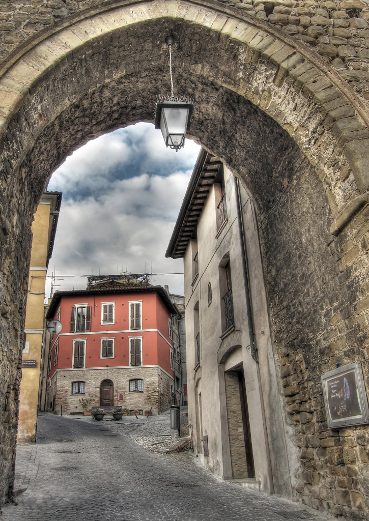 Attraverso una cornice