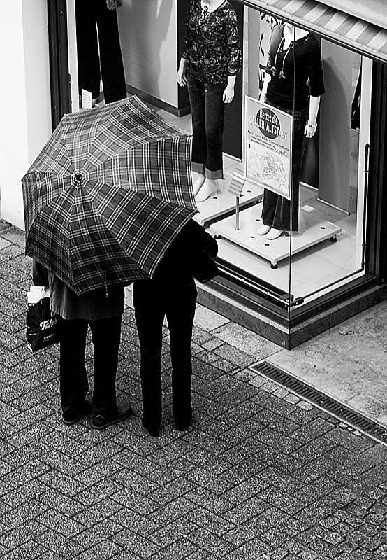 in 2 sotto l'ombrello