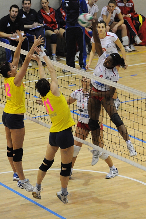 Elena Mbachu,attacco centrale