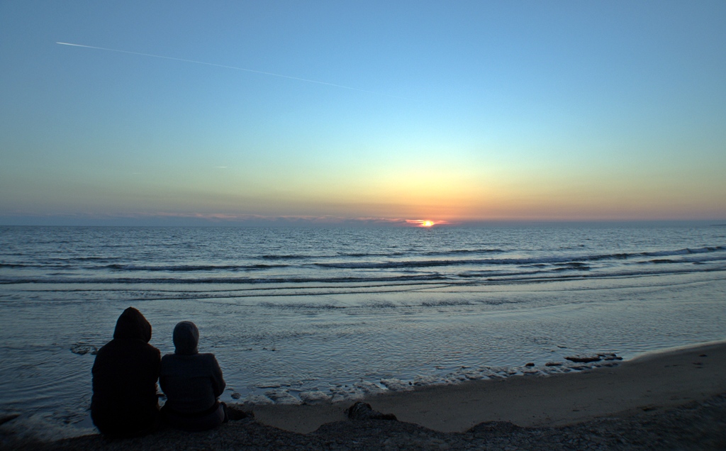 tramonto in riva al mare