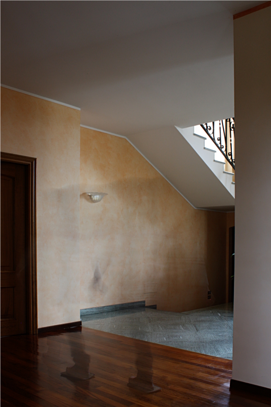 Interno con presenze...