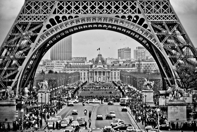 Attraverso la Torre Eiffel