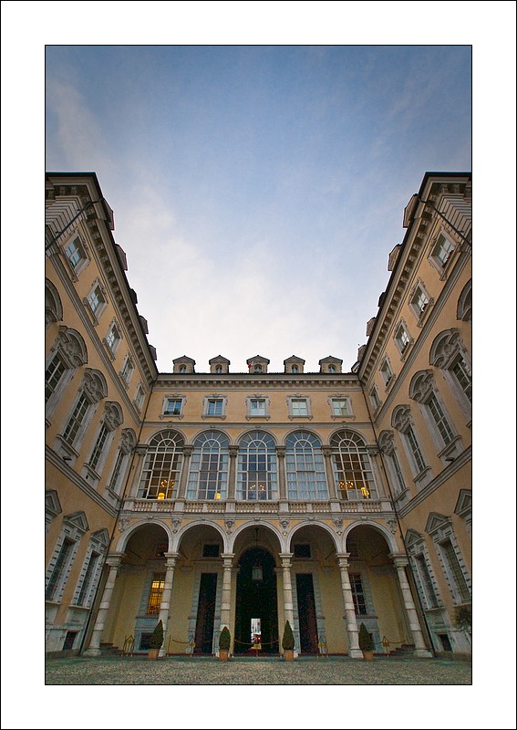 Un semplice cortile....