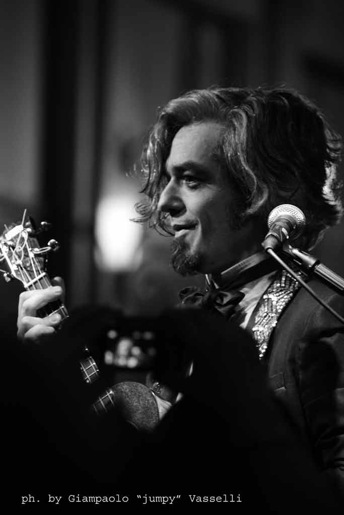 il "pirata " in bianco e nero...