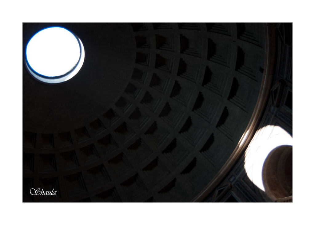 Riflessi nel Pantheon