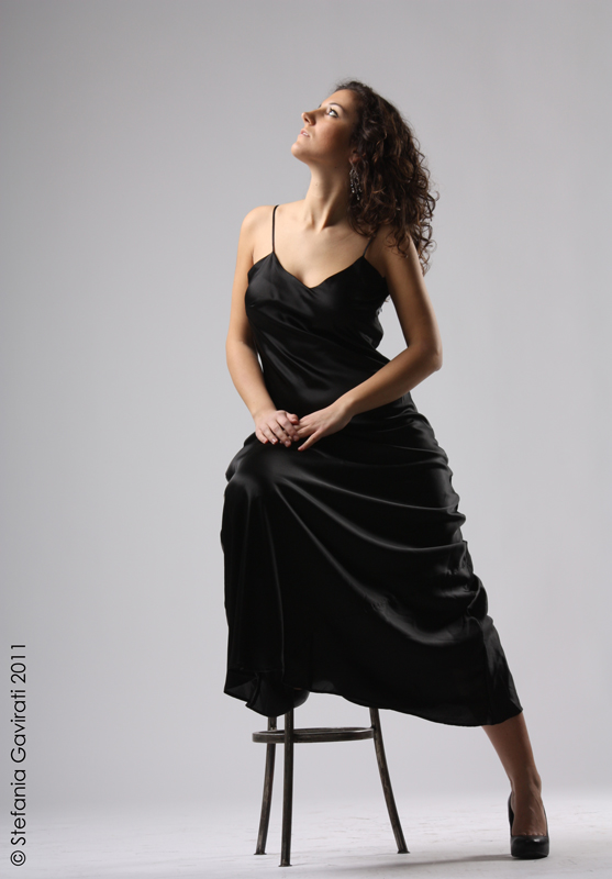 Martina nuovamente in noir...