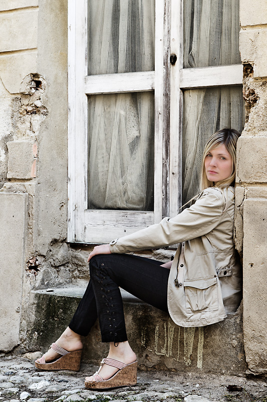 Ritratto tra le rovine medievali